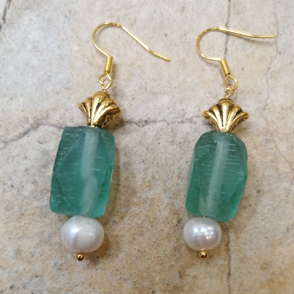 Green Sea glass Earrings with Freshwater Pearl